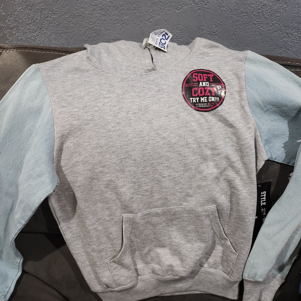 Juniors hooded sweater